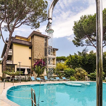 Hotel Nedy Marina di Massa Eksteriør billede